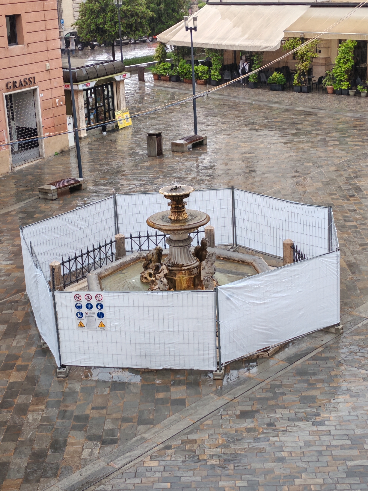 Fontana Delfini